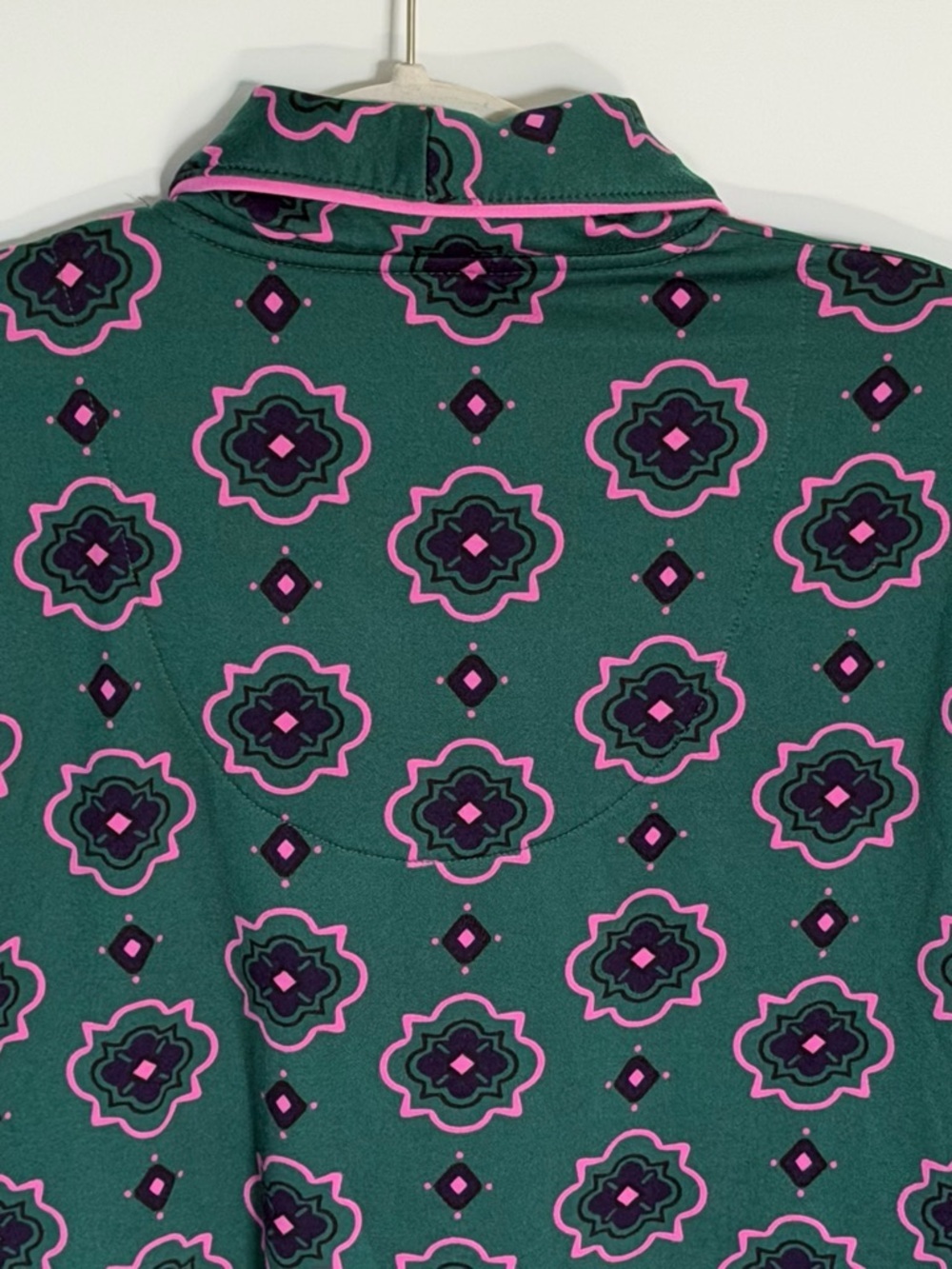 Room Service Green Pink Printed Pajama Set Women’s Small
- 54672 - Picture 8 of 16